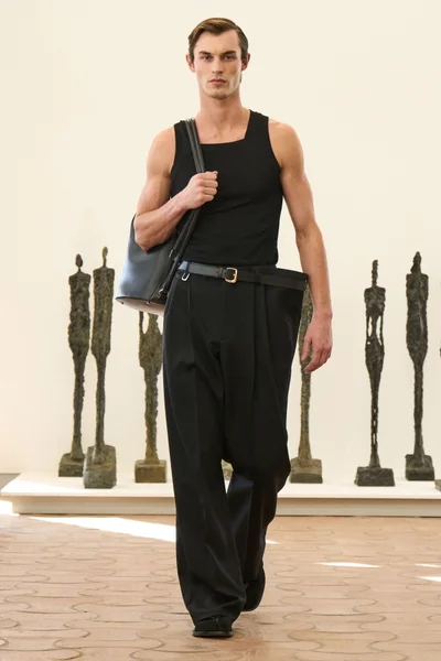 Look 12